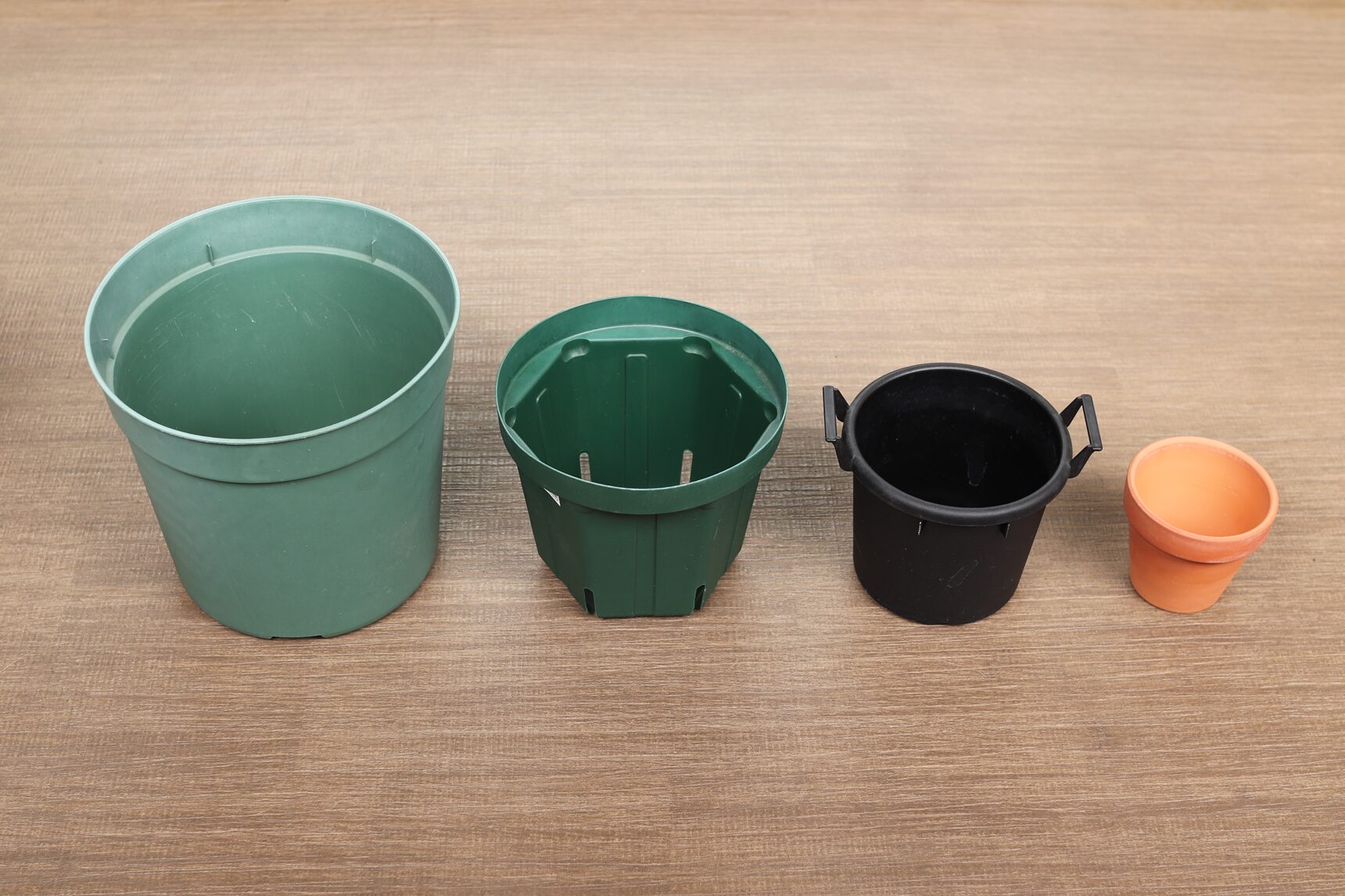 サイズ違いの植木鉢