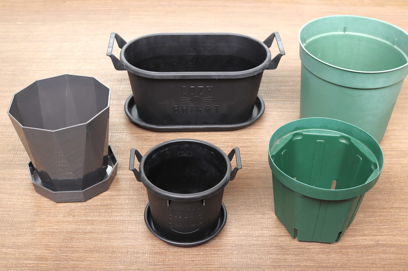 プラスチックの植木鉢