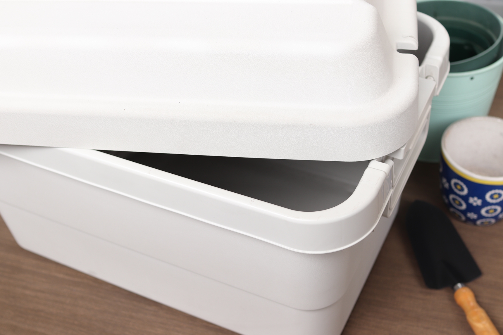 丈夫なプラスチック素材の収納ボックス