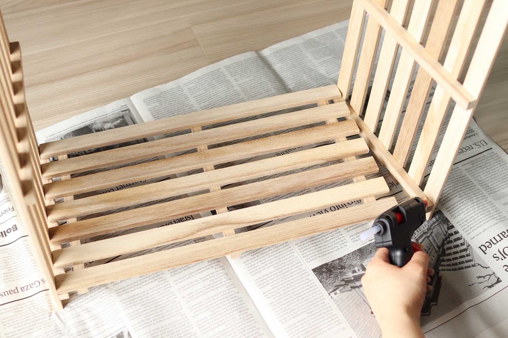 底板と側板を接着する