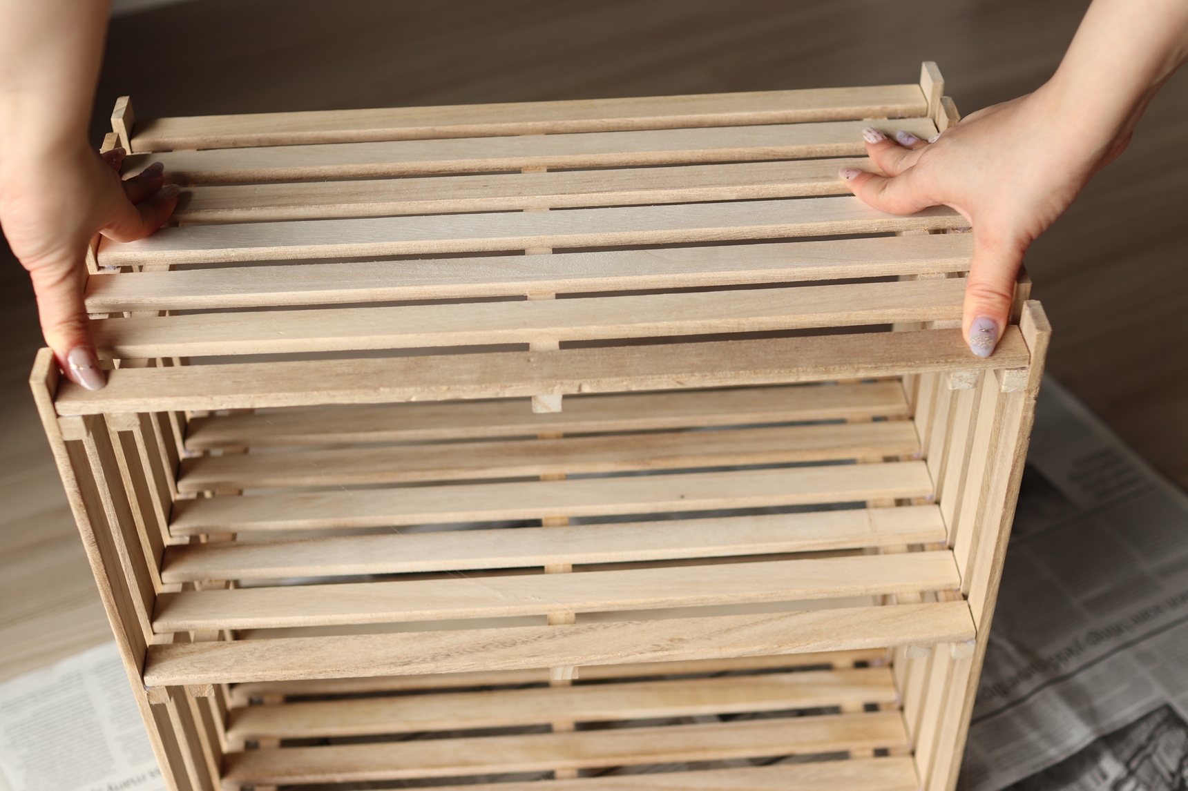 天板を力強く押す