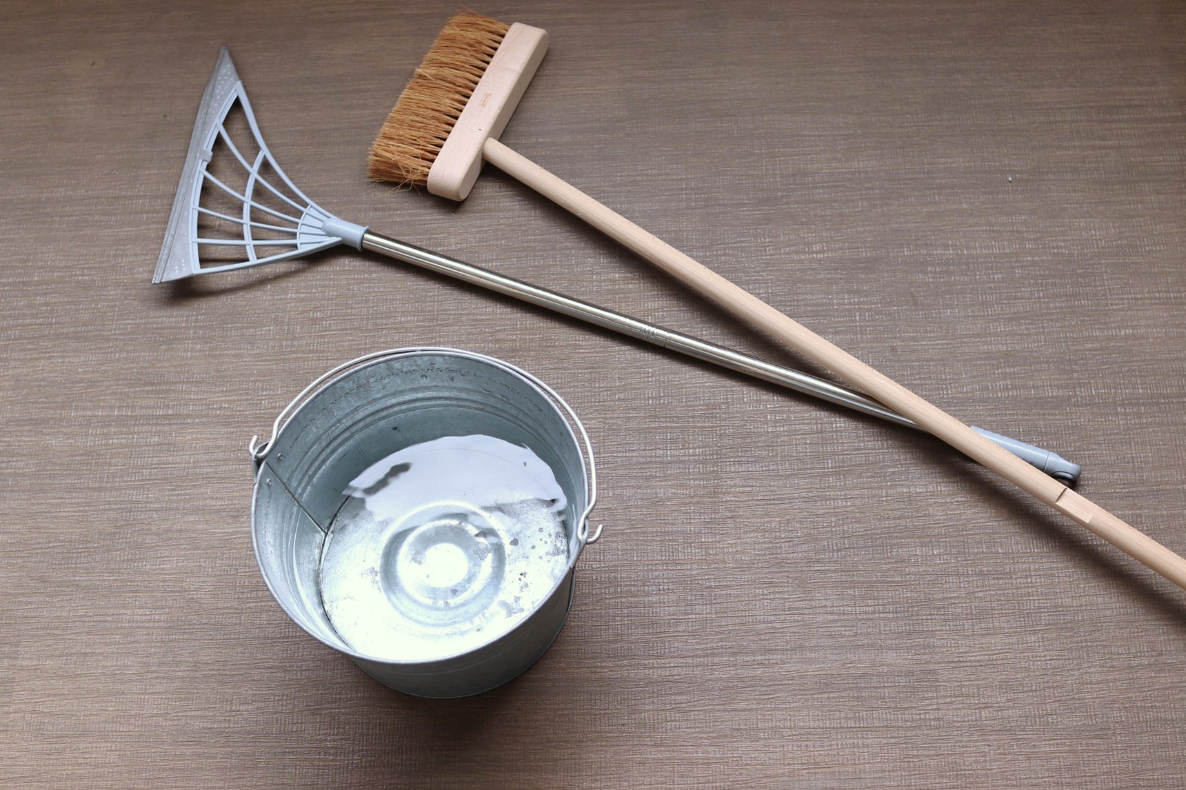 ベランダに置いたバケツの水